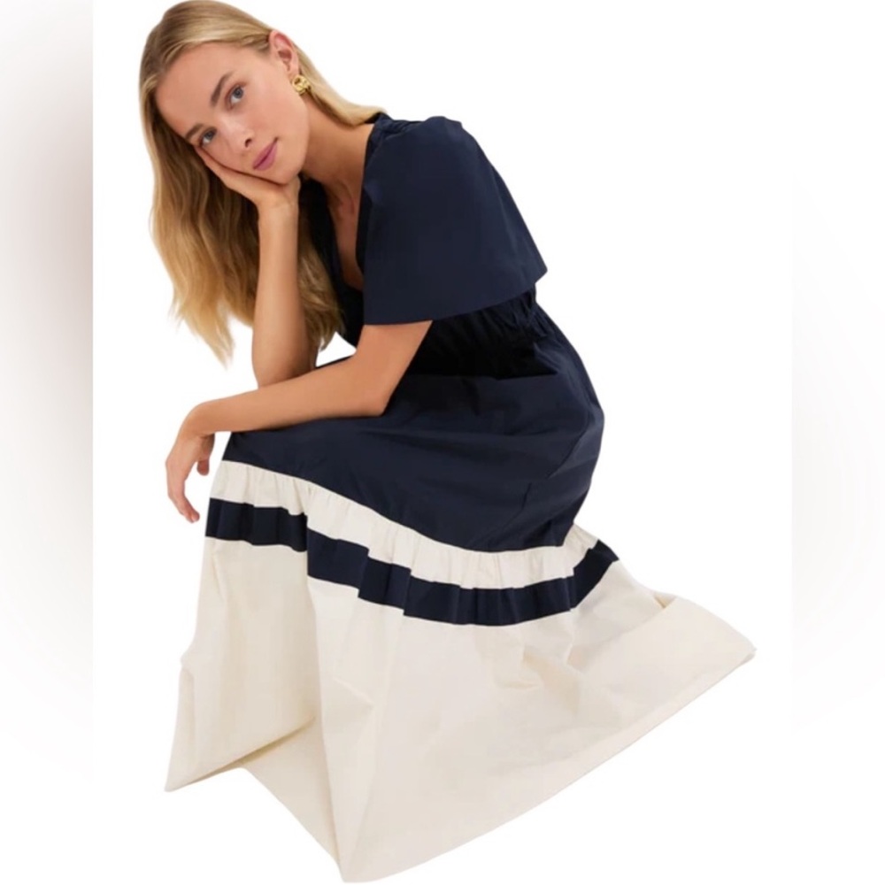 Tuckernuck Mitchell Dress. Navy and Cream.
XS